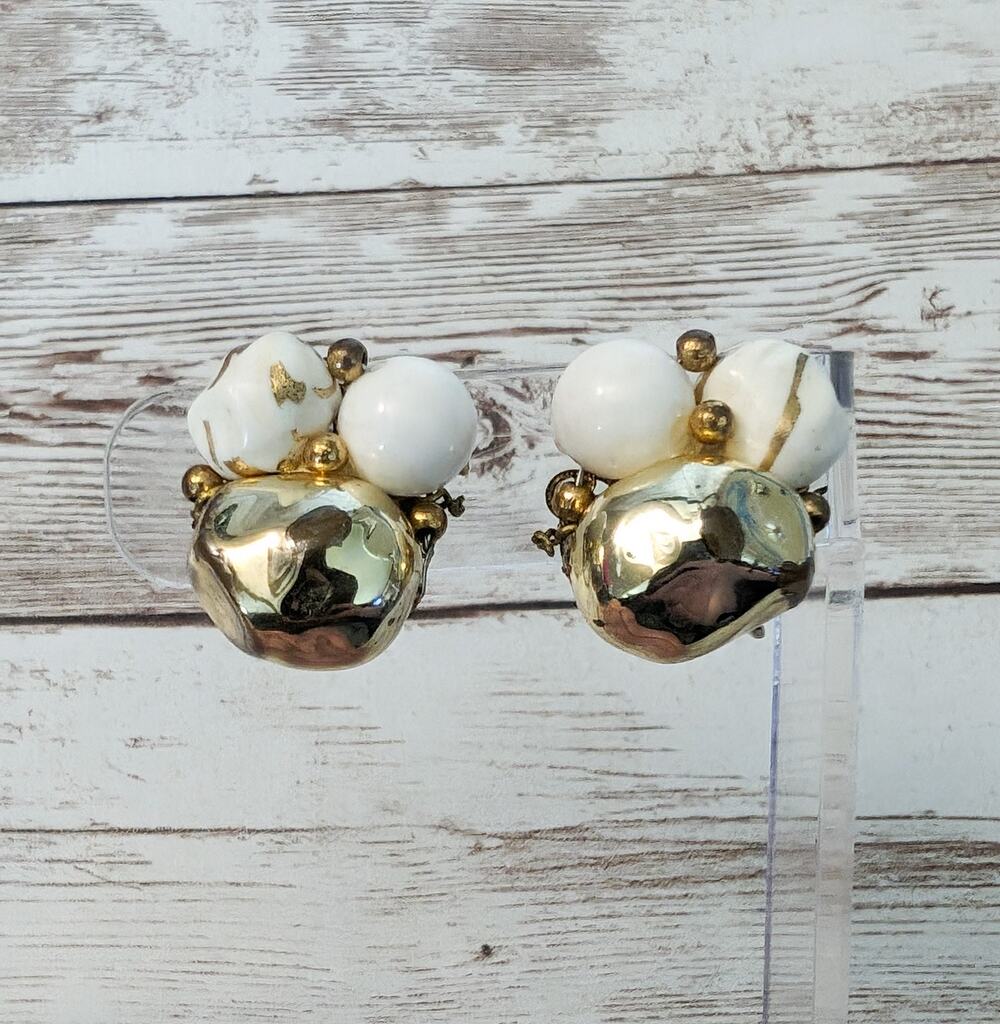 Vintage Clip On Earrings - Off White & Gold Tone 7/8"